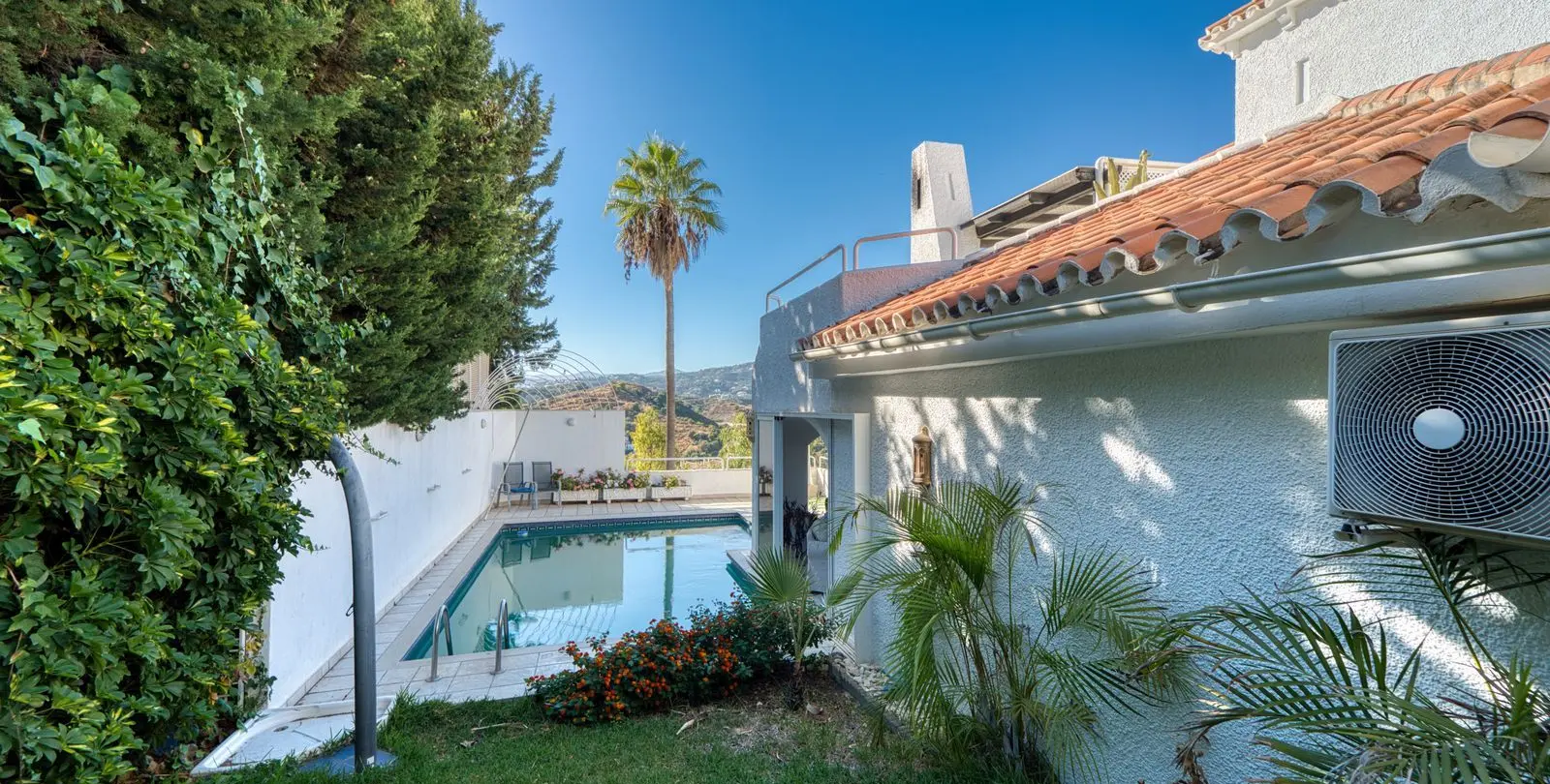 Sale of detached villa in Nueva Andalucía 8