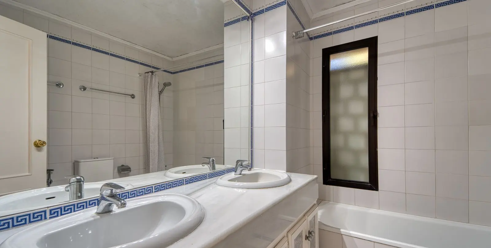 Sale of detached villa in Nueva Andalucía 16