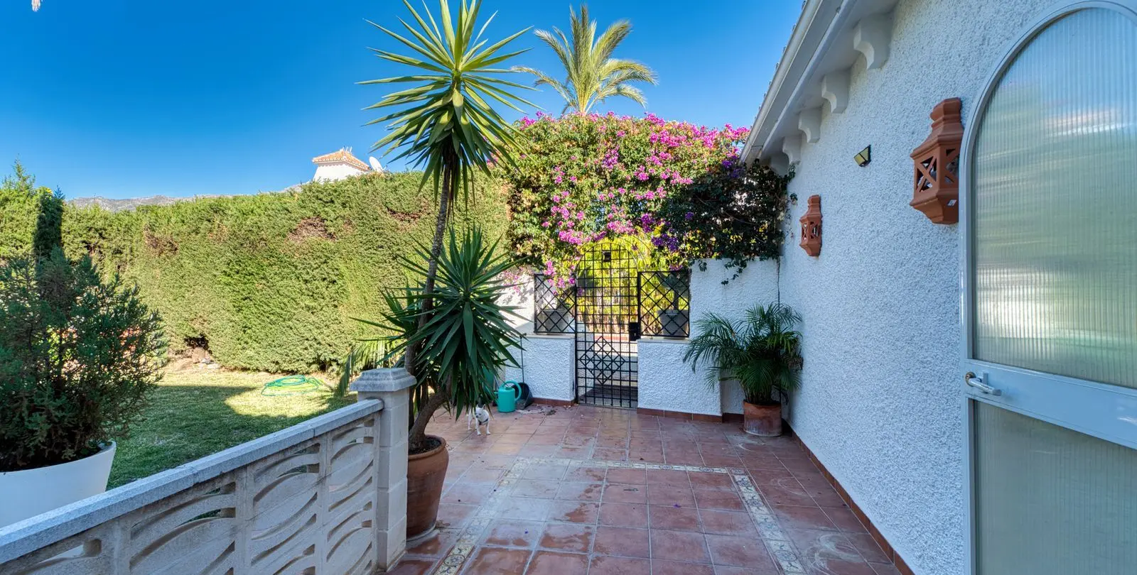 Sale of detached villa in Nueva Andalucía 28