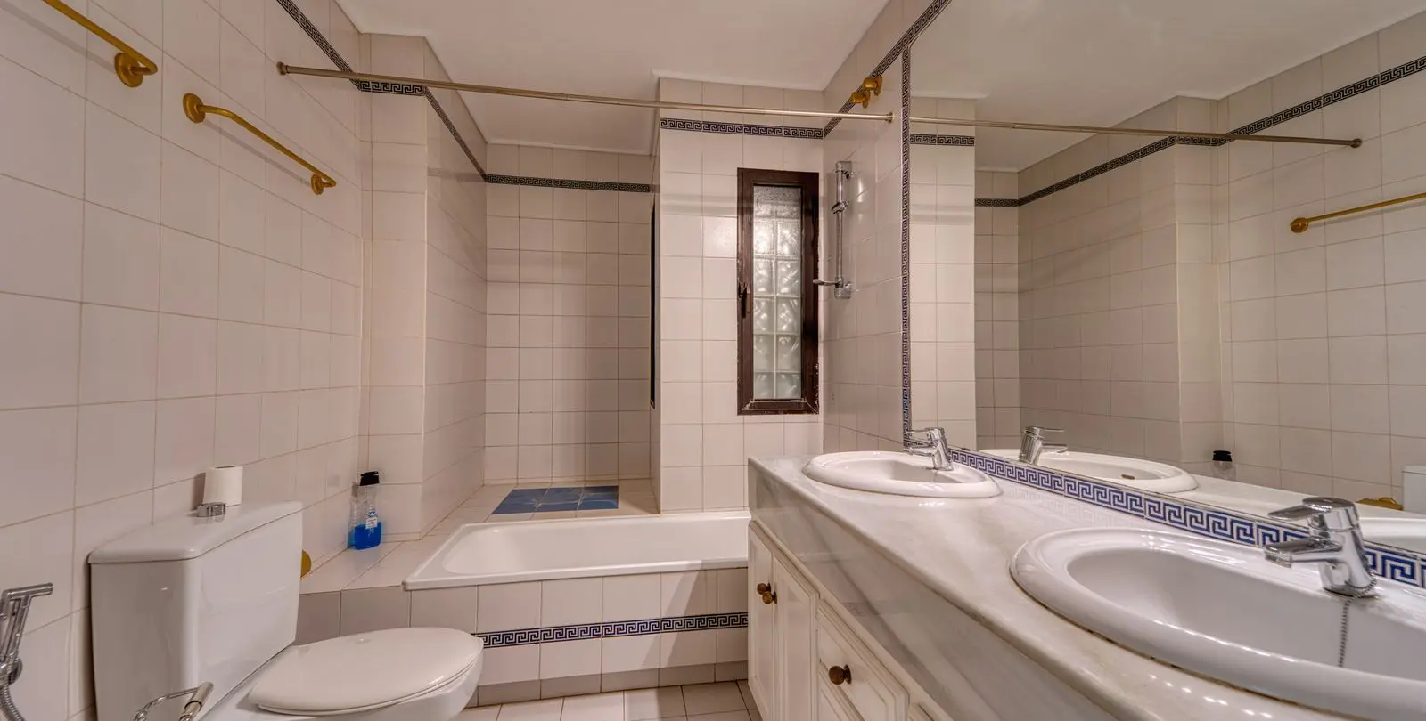 Sale of detached villa in Nueva Andalucía 37