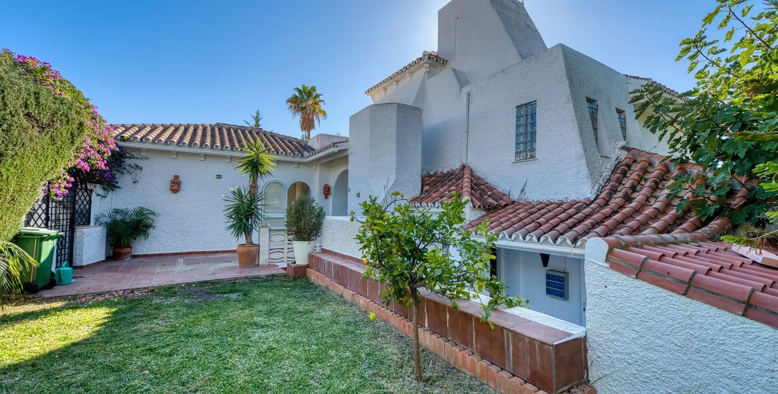 Sale of detached villa in Nueva Andalucía 43