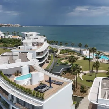 Sale of middle floor apartment in Estepona