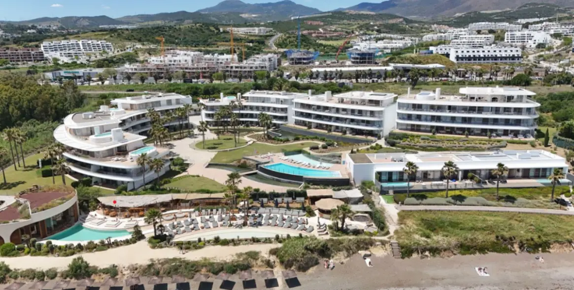 Sale of middle floor apartment in Estepona 5