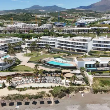 Sale of middle floor apartment in Estepona
