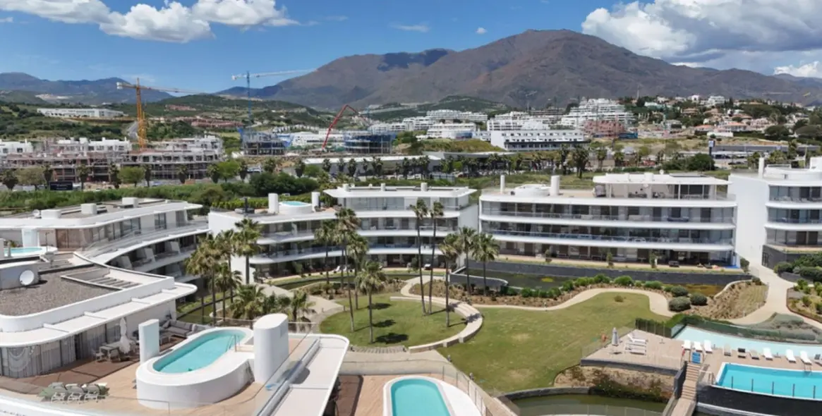 Sale of middle floor apartment in Estepona 6