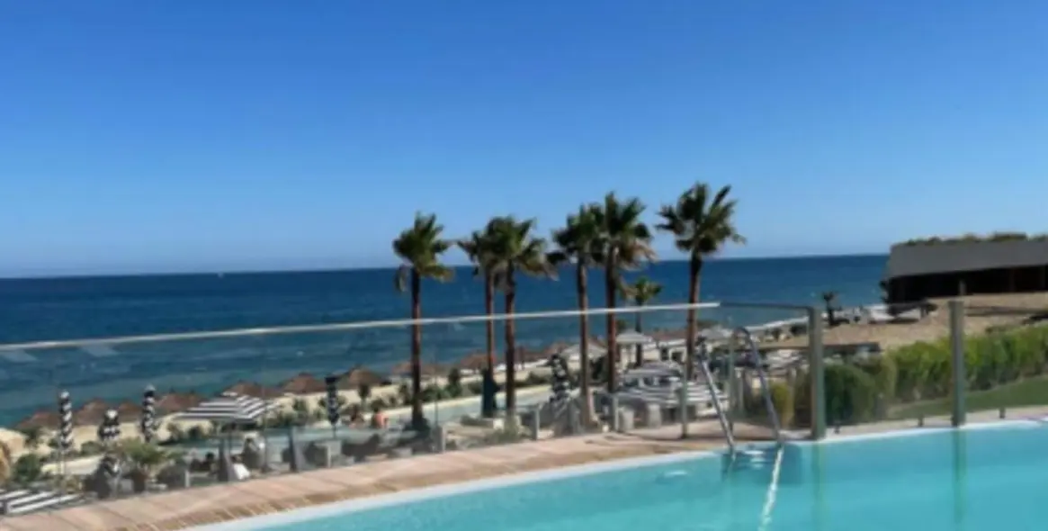 Sale of middle floor apartment in Estepona 9