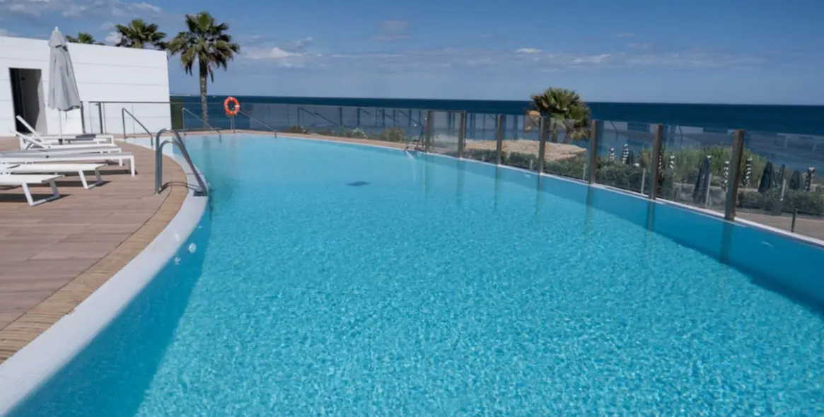 Sale of middle floor apartment in Estepona 10