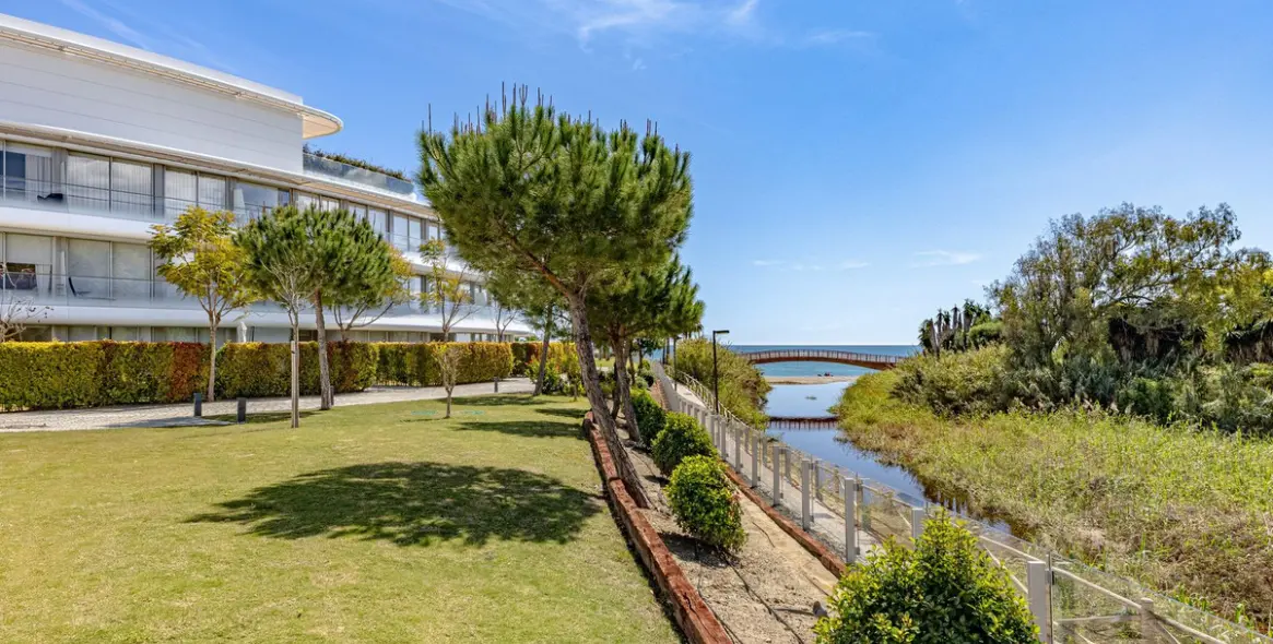 Sale of middle floor apartment in Estepona 11