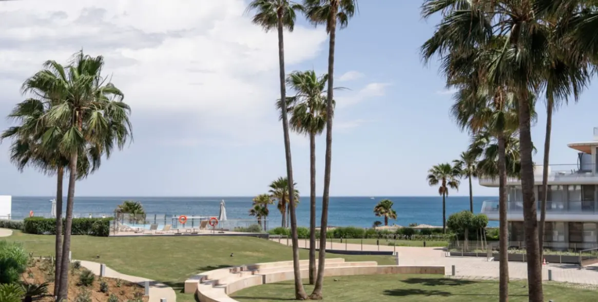 Sale of middle floor apartment in Estepona 14