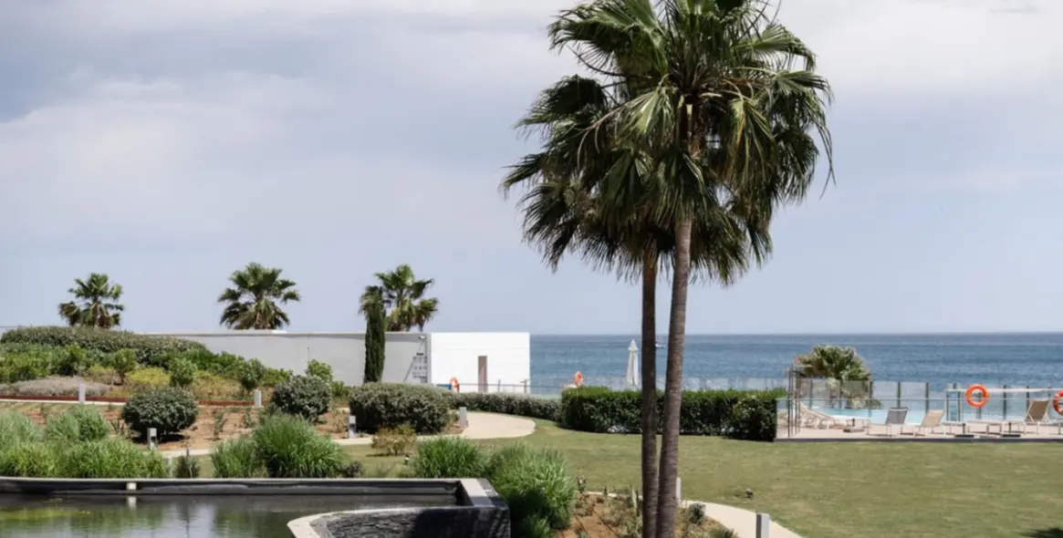 Sale of middle floor apartment in Estepona 16