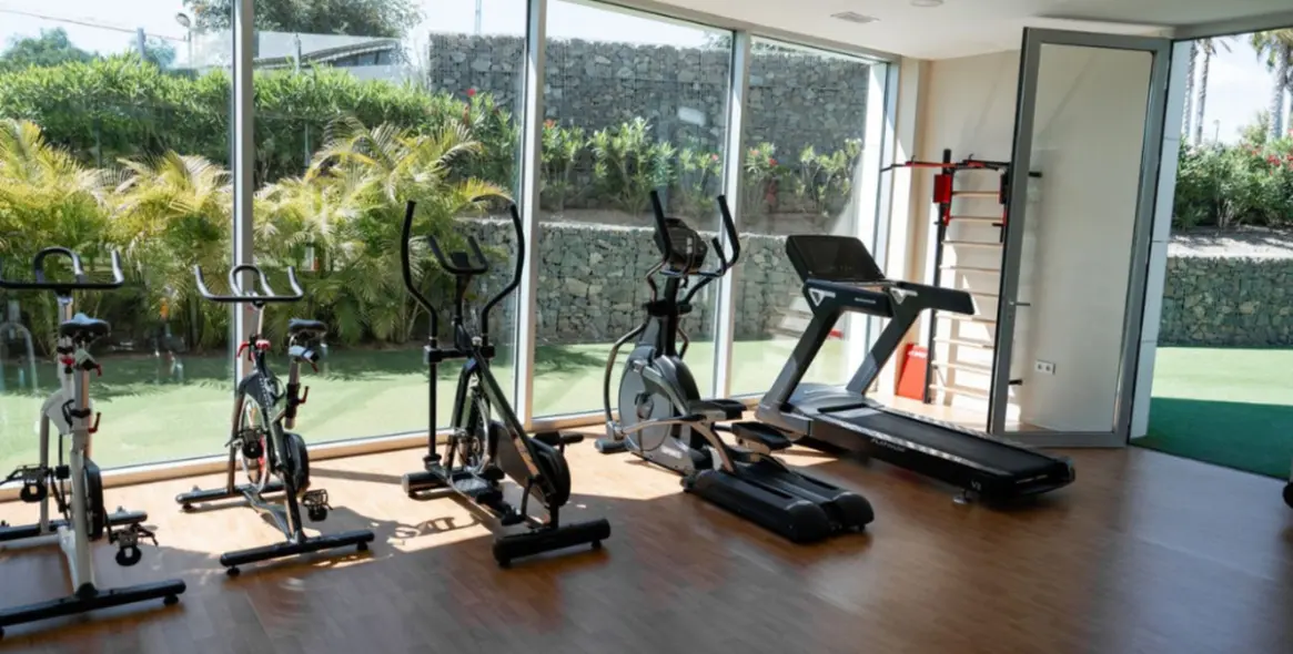 Sale of middle floor apartment in Estepona 26