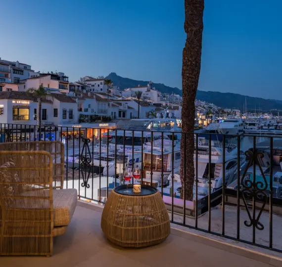 Продажа апартаментов на среднем этаже в Puerto Banús