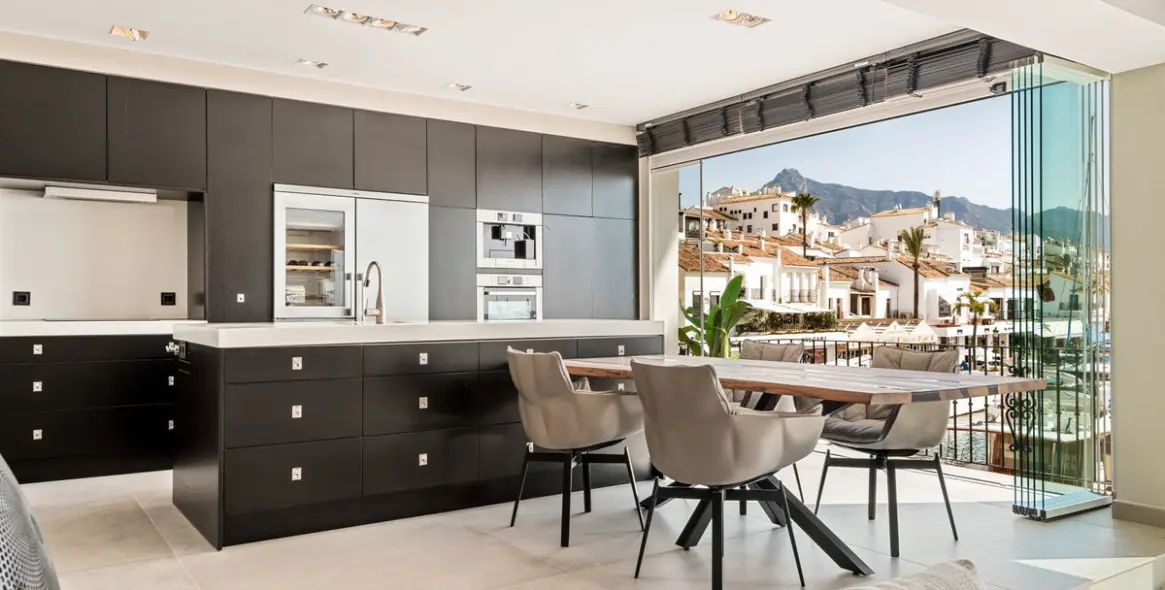 Продажа апартаментов на среднем этаже в Puerto Banús 6