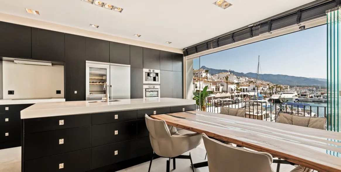 Продажа апартаментов на среднем этаже в Puerto Banús 15