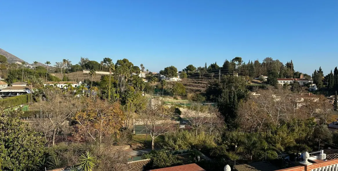 Продажа  отдельно стоящей виллы в Mijas 10