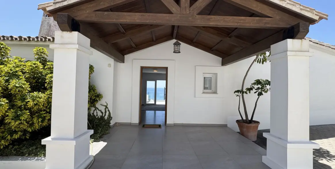 Продажа  отдельно стоящей виллы в Riviera del Sol 5