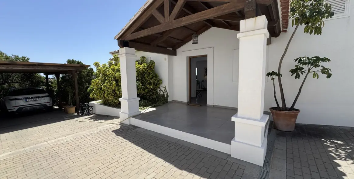 Sale of detached villa in Riviera del Sol 52