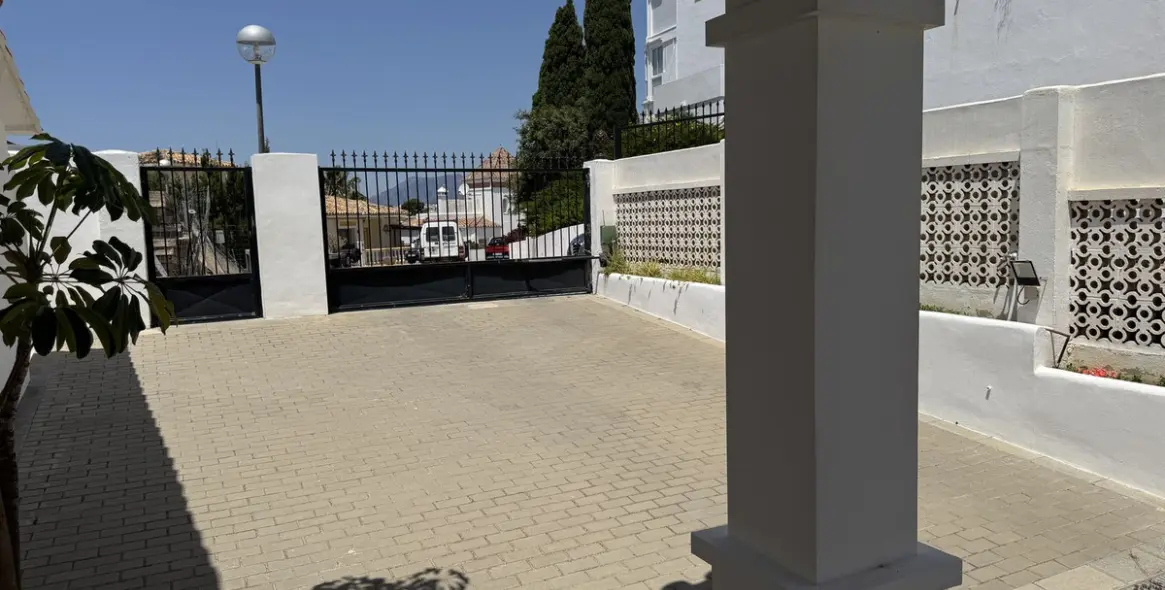 Sale of detached villa in Riviera del Sol 53