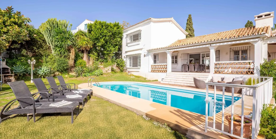 Продажа  отдельно стоящей виллы в Estepona (район El Paraiso) 1