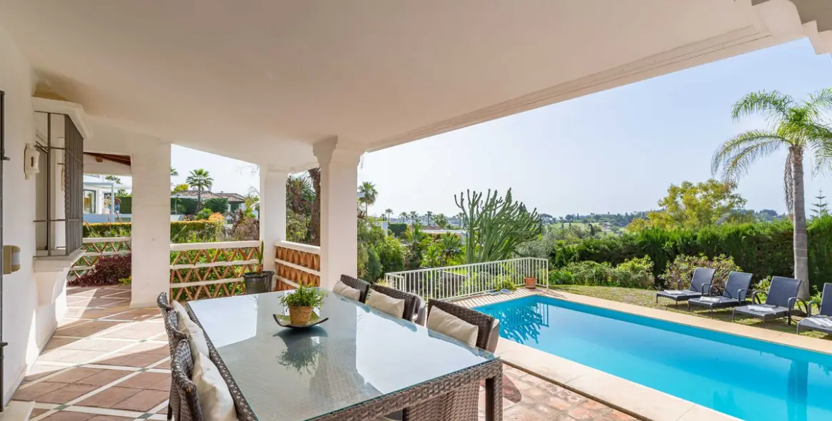 Продажа  отдельно стоящей виллы в Estepona (район El Paraiso) 2