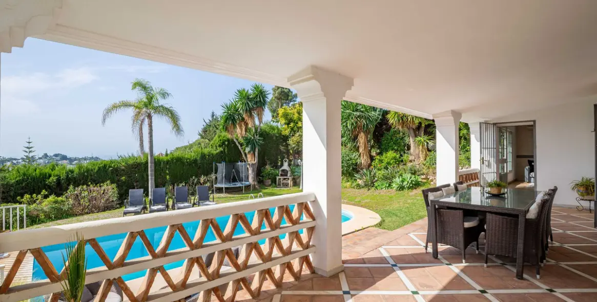 Продажа  отдельно стоящей виллы в Estepona (район El Paraiso) 3