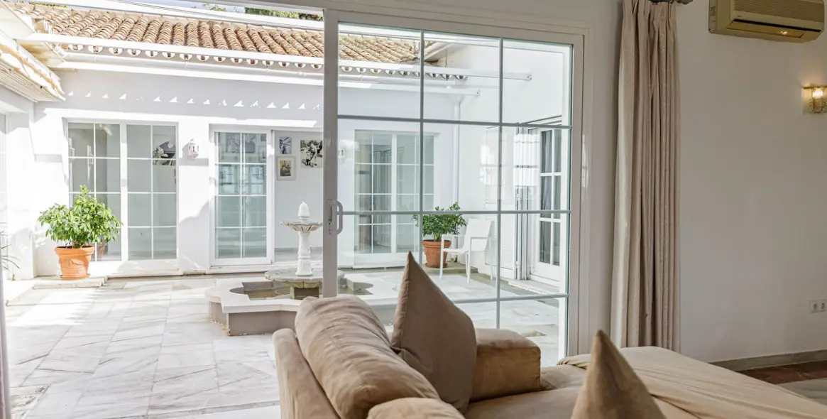 Продажа  отдельно стоящей виллы в Estepona (район El Paraiso) 4