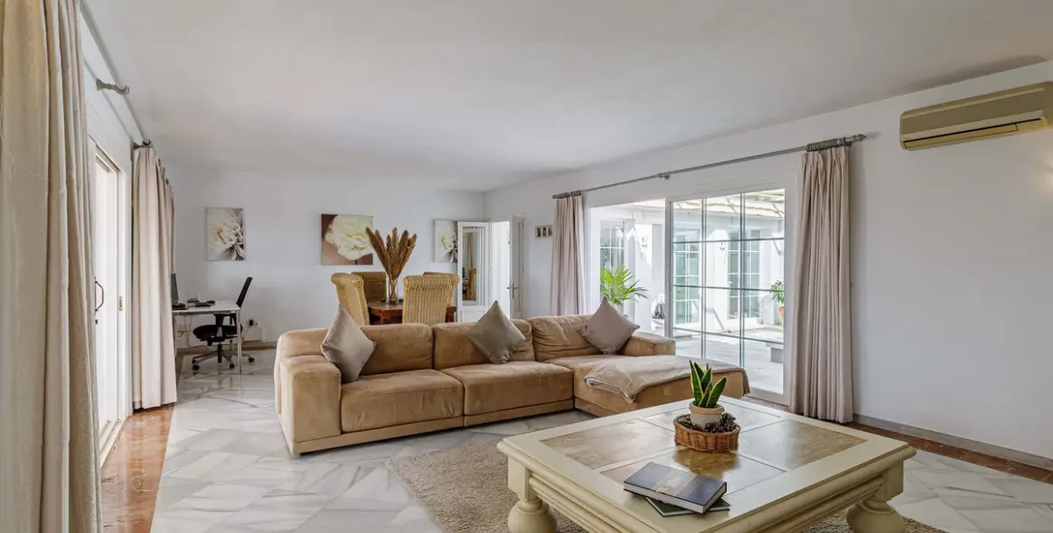 Продажа  отдельно стоящей виллы в Estepona (район El Paraiso) 6