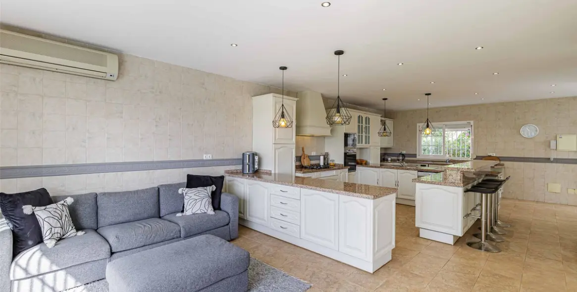 Продажа  отдельно стоящей виллы в Estepona (район El Paraiso) 7