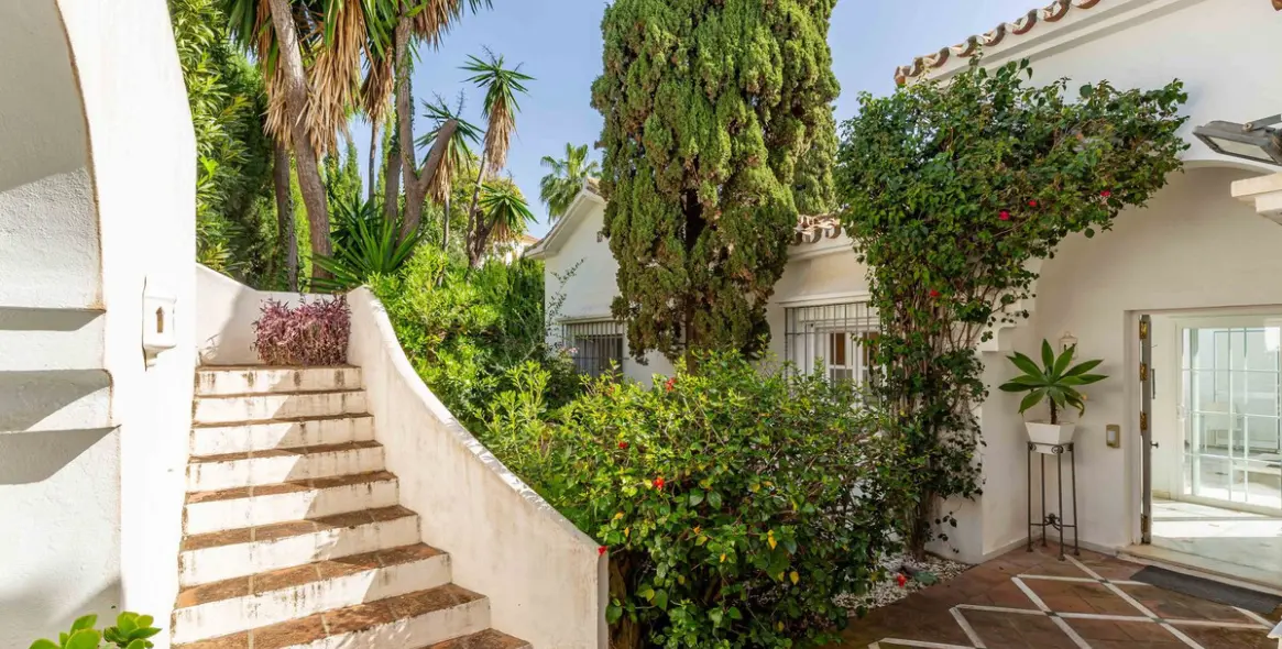 Продажа  отдельно стоящей виллы в Estepona (район El Paraiso) 8