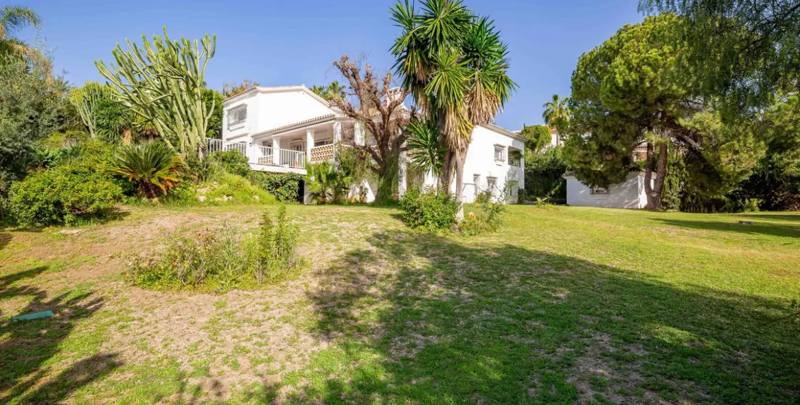 Продажа  отдельно стоящей виллы в Estepona (район El Paraiso) 10