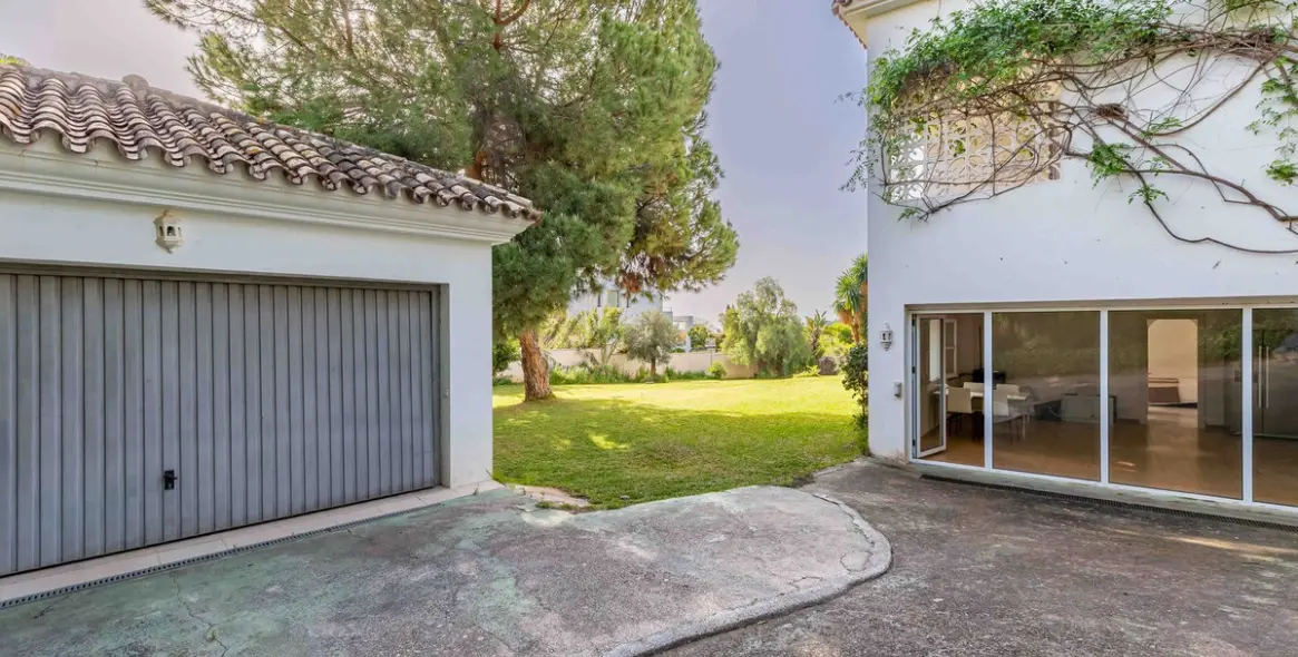 Продажа  отдельно стоящей виллы в Estepona (район El Paraiso) 11