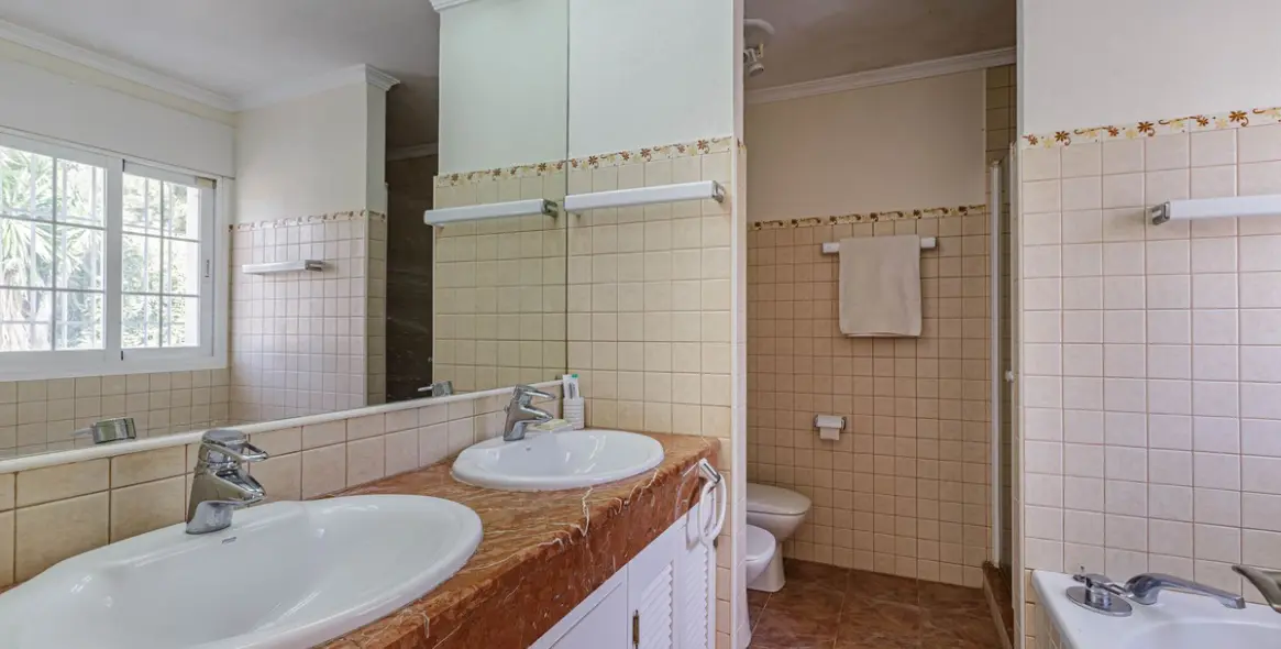 Продажа  отдельно стоящей виллы в Estepona (район El Paraiso) 13