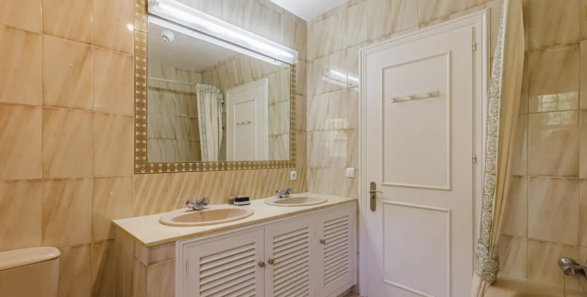 Продажа  отдельно стоящей виллы в Estepona (район El Paraiso) 17