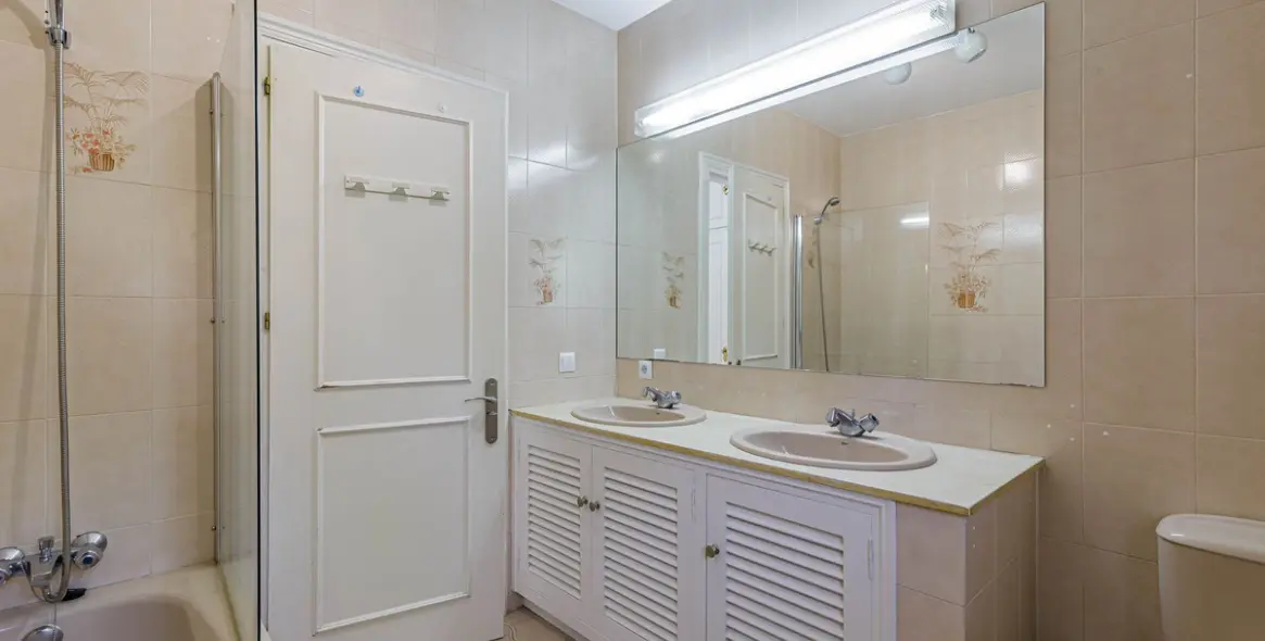 Продажа  отдельно стоящей виллы в Estepona (район El Paraiso) 19