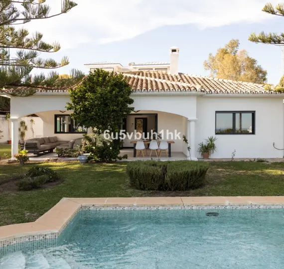 Sale of detached villa in La Quinta