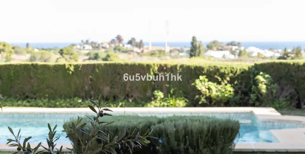 Sale of detached villa in La Quinta 4