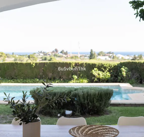 Sale of detached villa in La Quinta