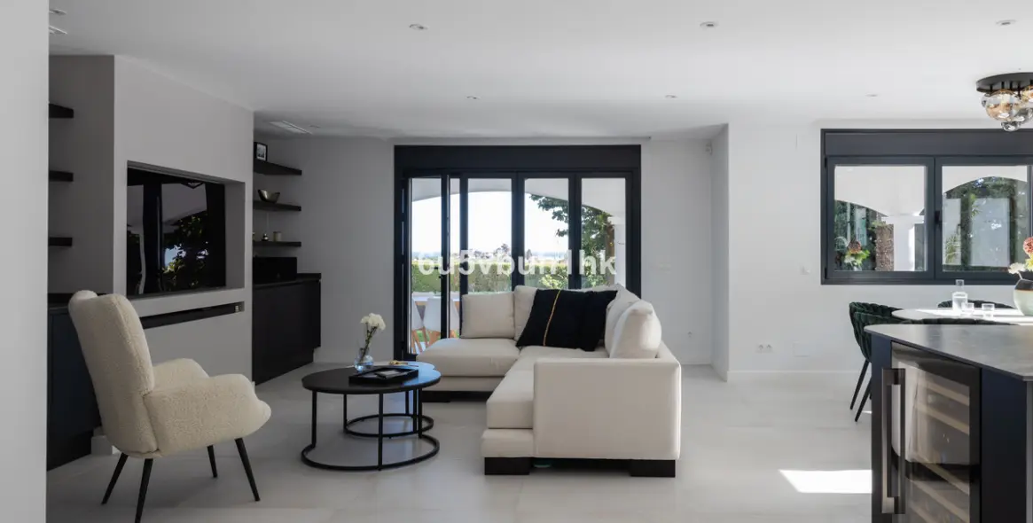 Sale of detached villa in La Quinta 7