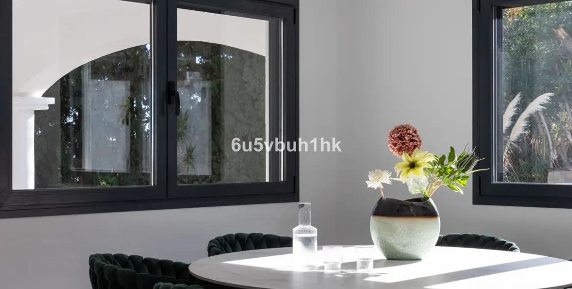 Sale of detached villa in La Quinta 11