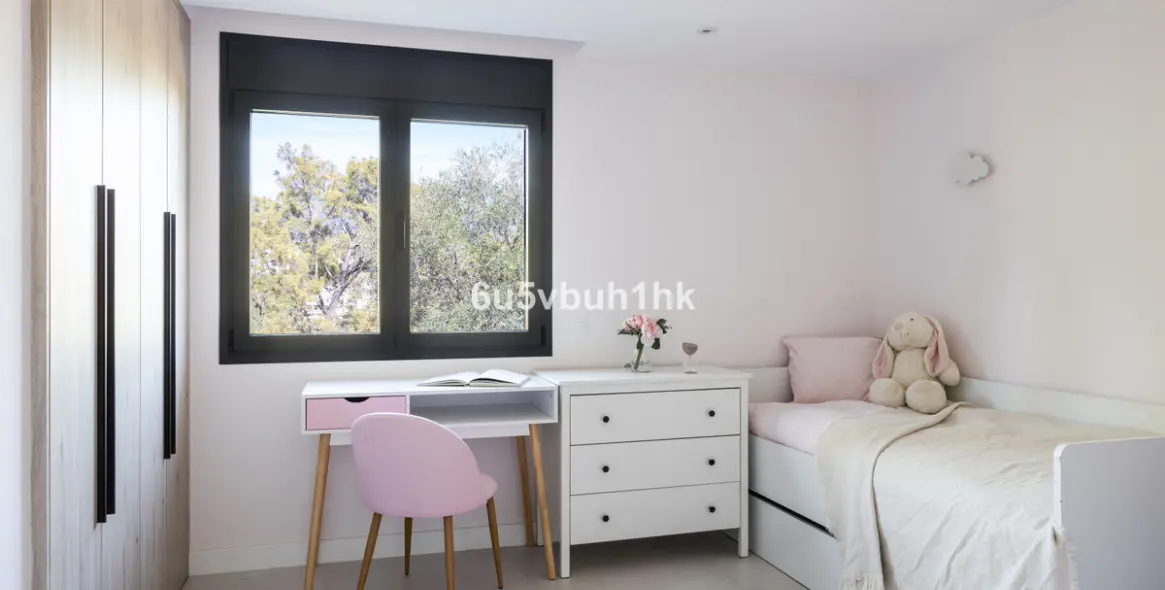 Sale of detached villa in La Quinta 18