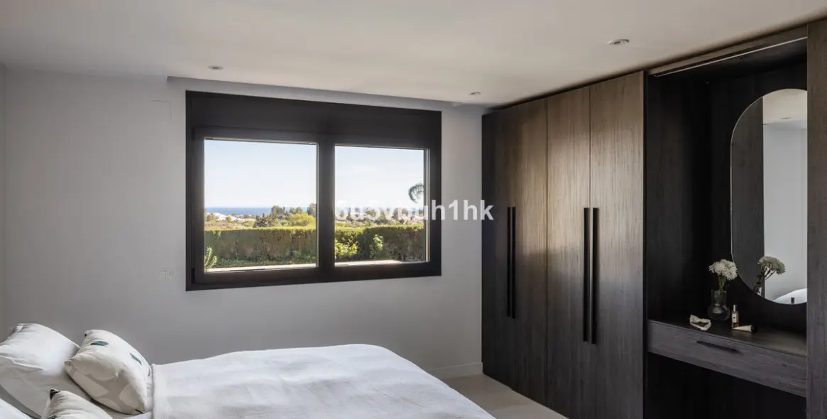 Sale of detached villa in La Quinta 19