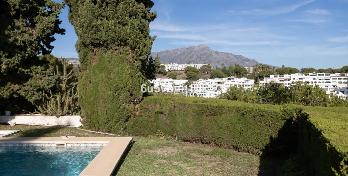 Продажа  отдельно стоящей виллы в La Quinta 31