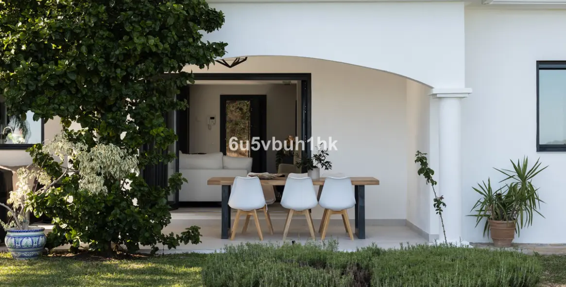 Продажа  отдельно стоящей виллы в La Quinta 32