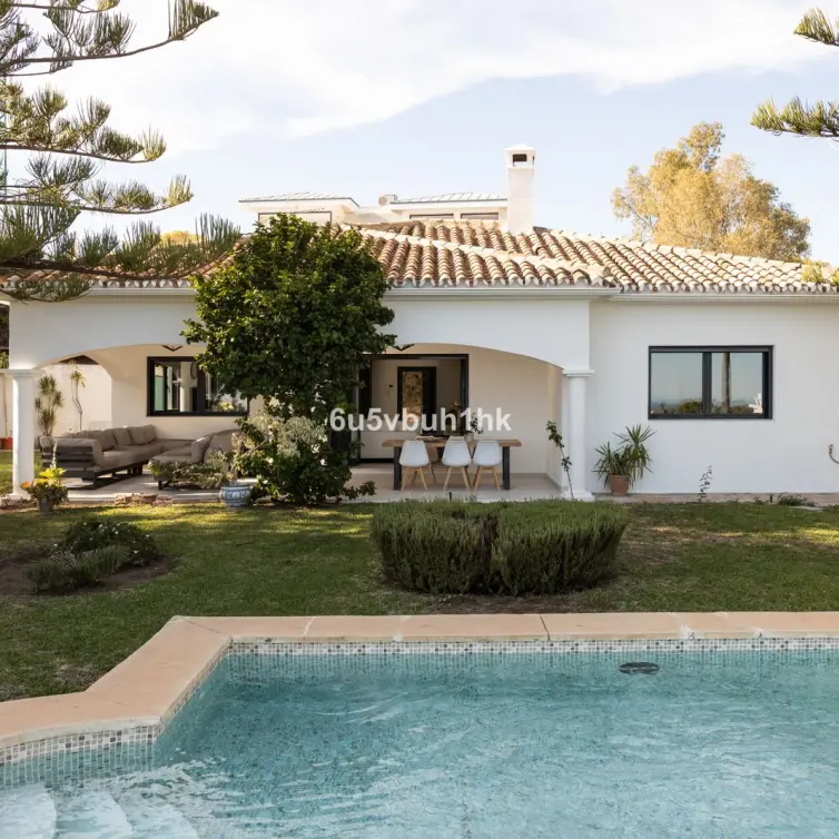 Sale of detached villa in La Quinta