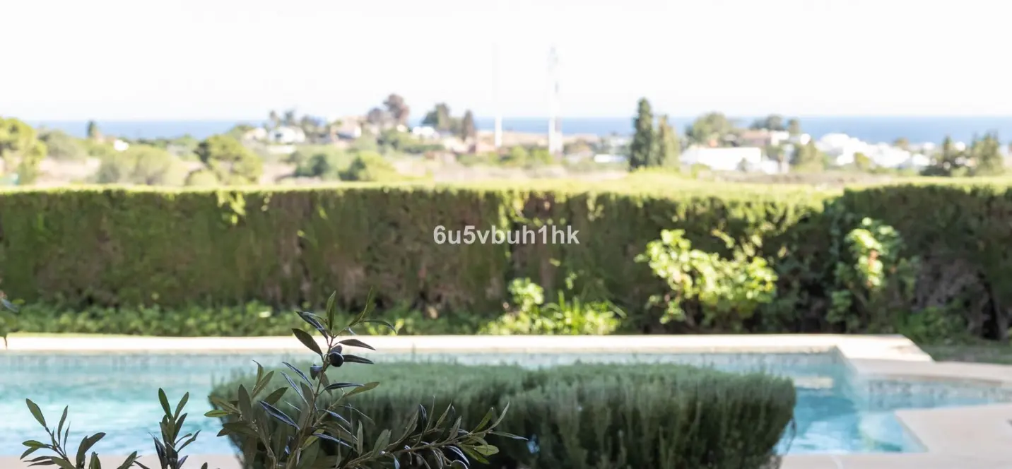 Sale of detached villa in La Quinta 3