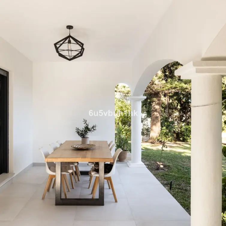 Sale of detached villa in La Quinta