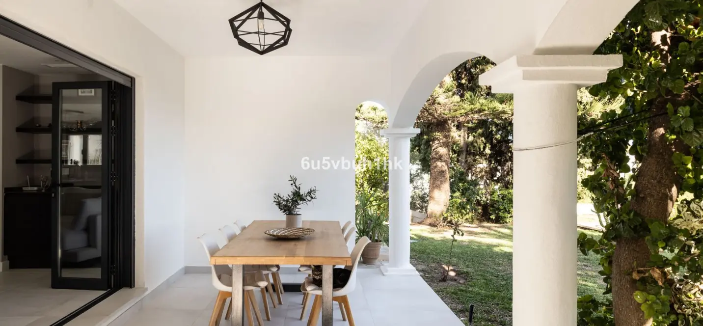 Sale of detached villa in La Quinta 4