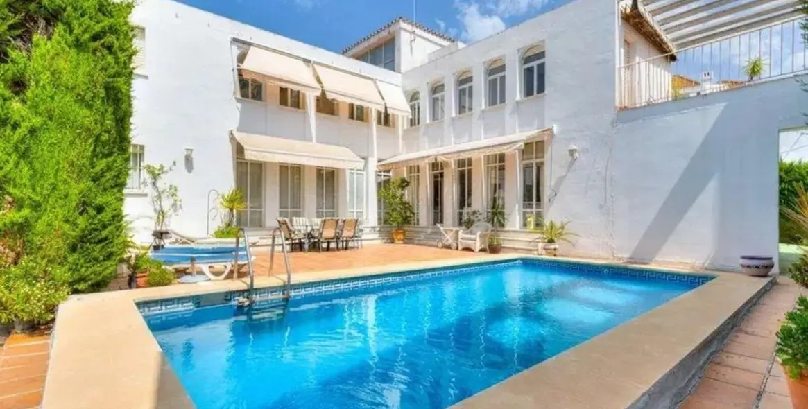 Продажа  отдельно стоящей виллы в Nueva Andalucía 2