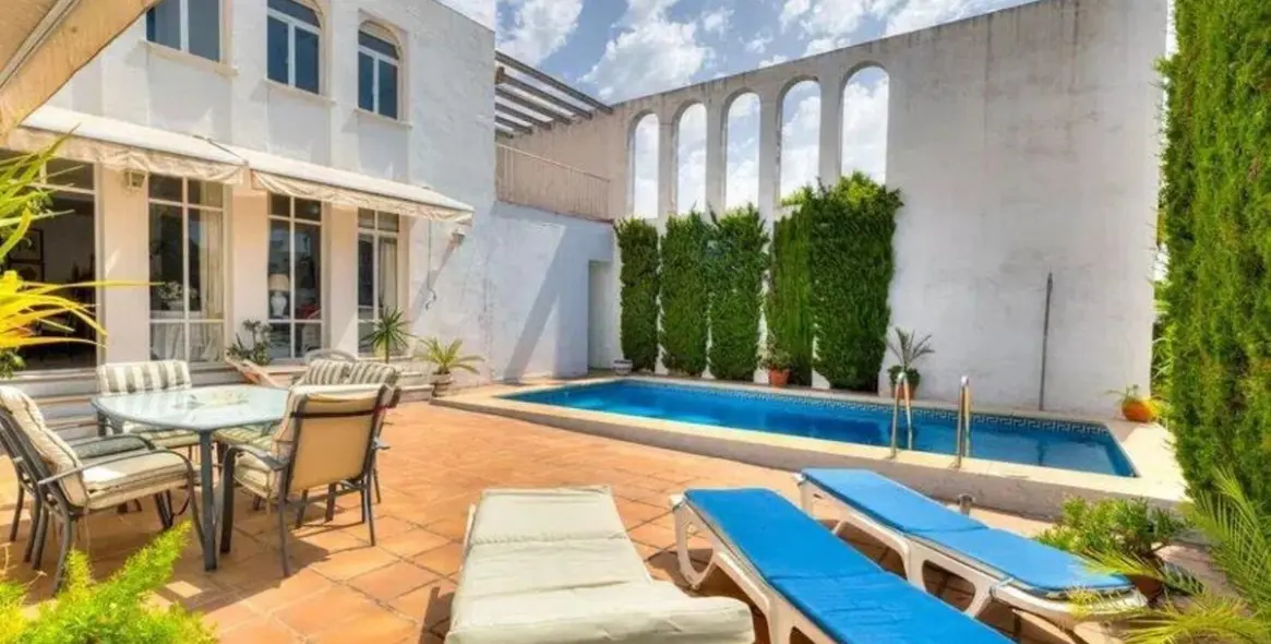 Продажа  отдельно стоящей виллы в Nueva Andalucía 3