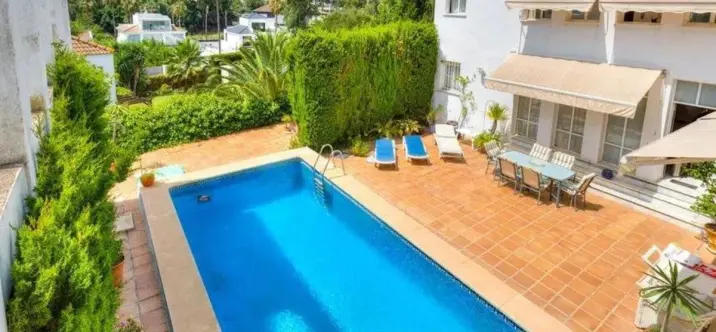 Продажа  отдельно стоящей виллы в Nueva Andalucía 3